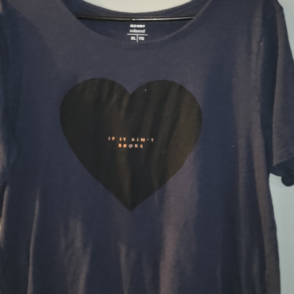 Cute Old Navy tee xl